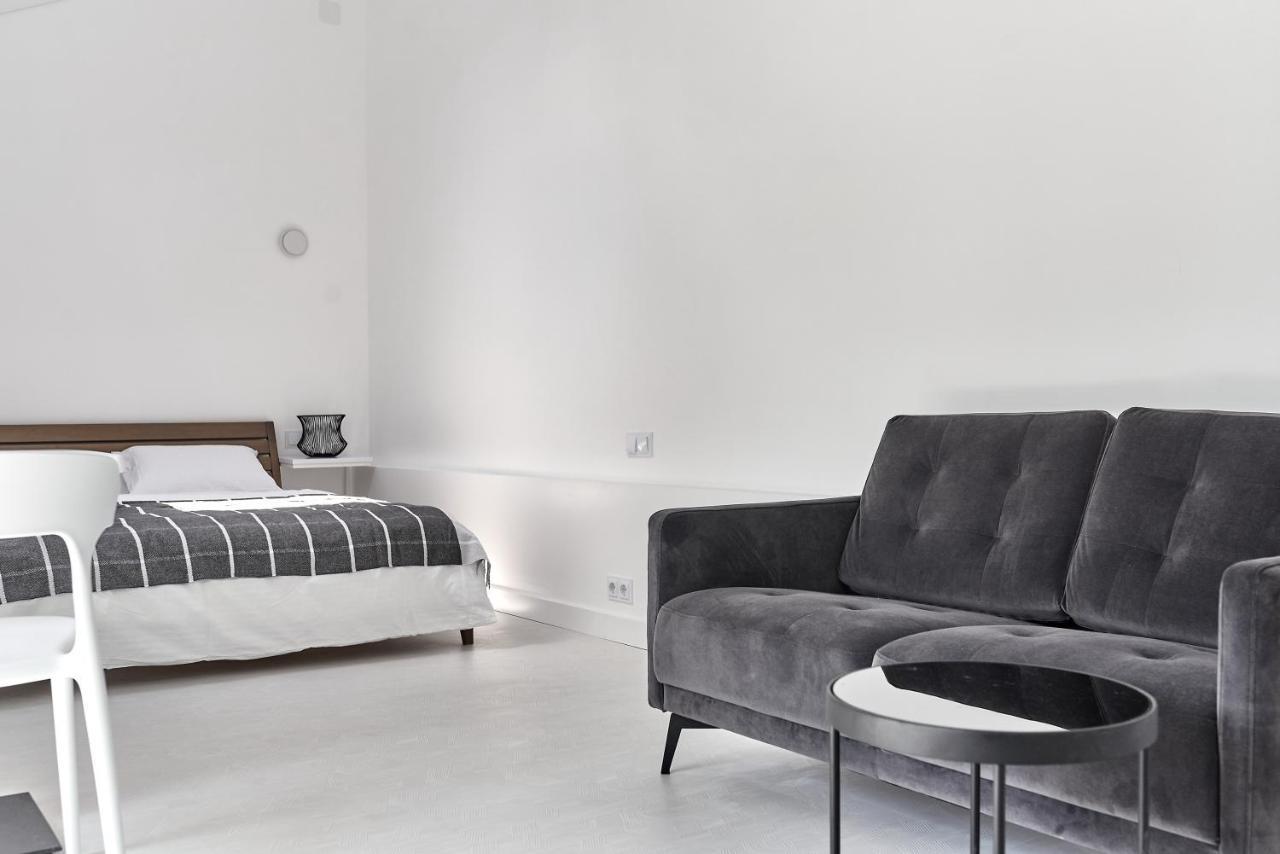 White Door Apartments Mansard Heart Of Odessa 2 Exterior foto