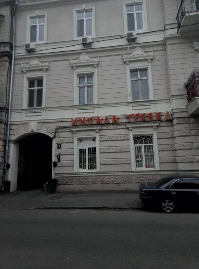 White Door Apartments Mansard Heart Of Odessa 2 Exterior foto