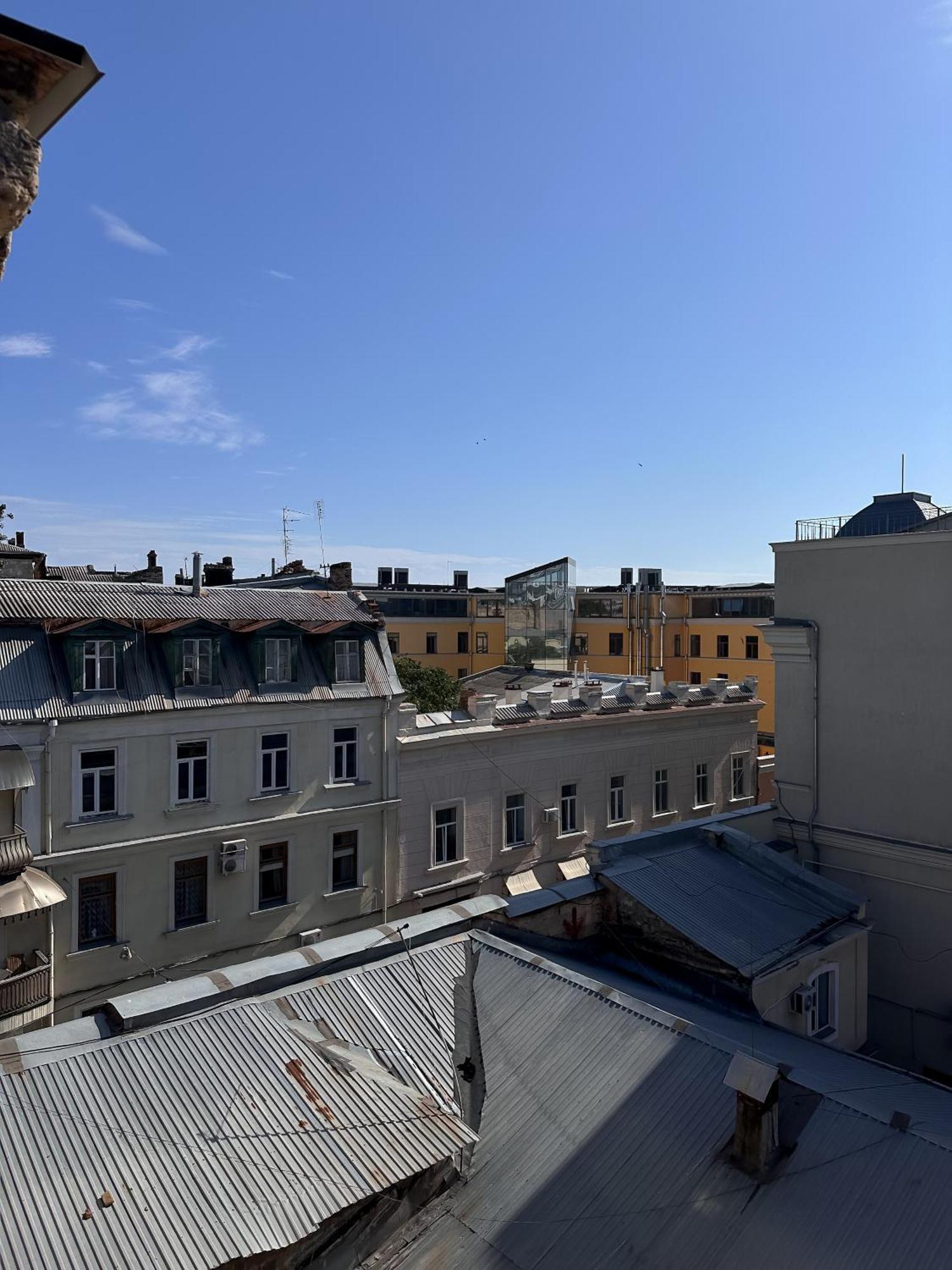 White Door Apartments Mansard Heart Of Odessa 2 Exterior foto